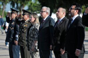 Gobernador Rocha encabeza ceremonia por aniversario de los caídos en la lucha por la democracia en Tlatelolco.